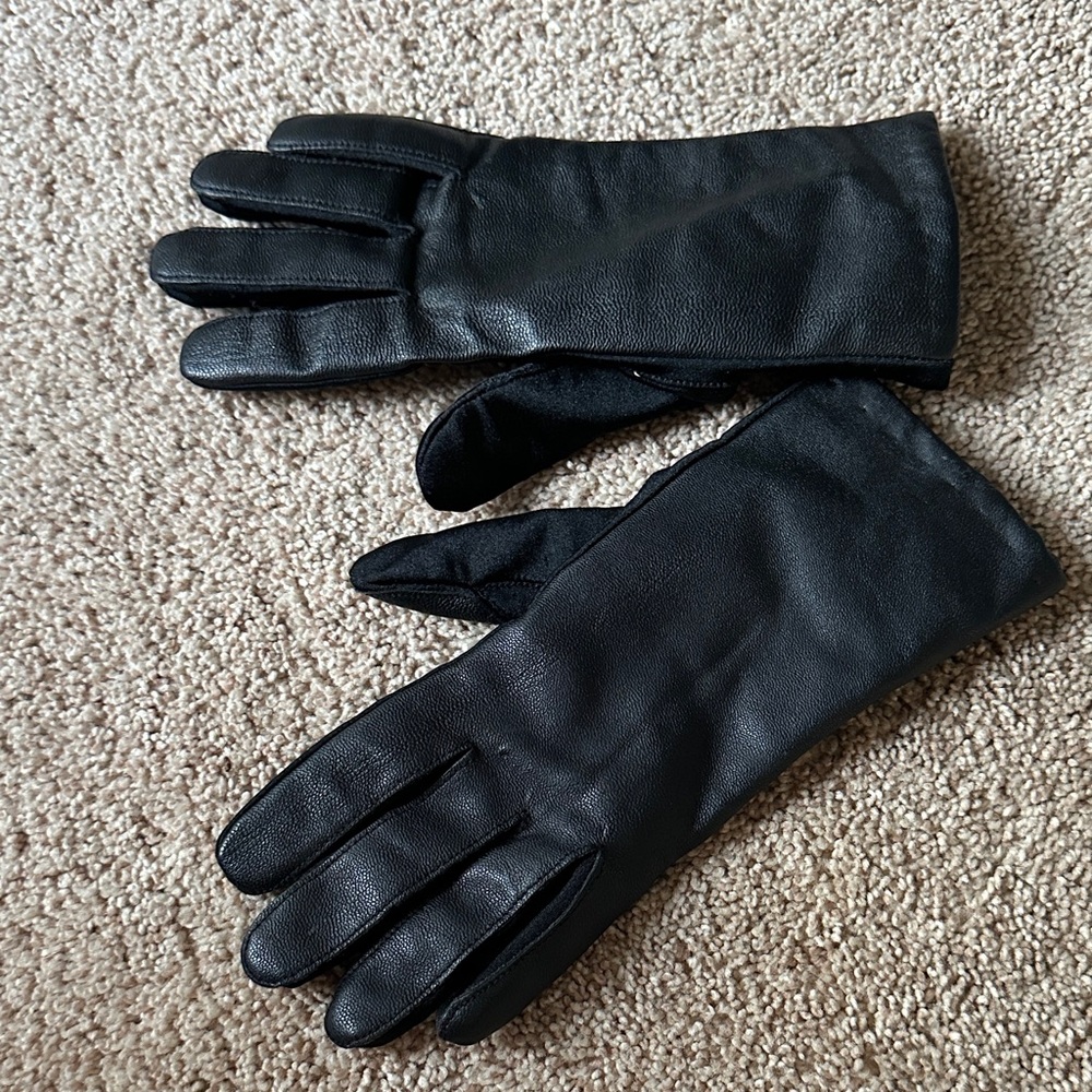 Sophisticated Black Leather Women's Gloves 100% goat leather